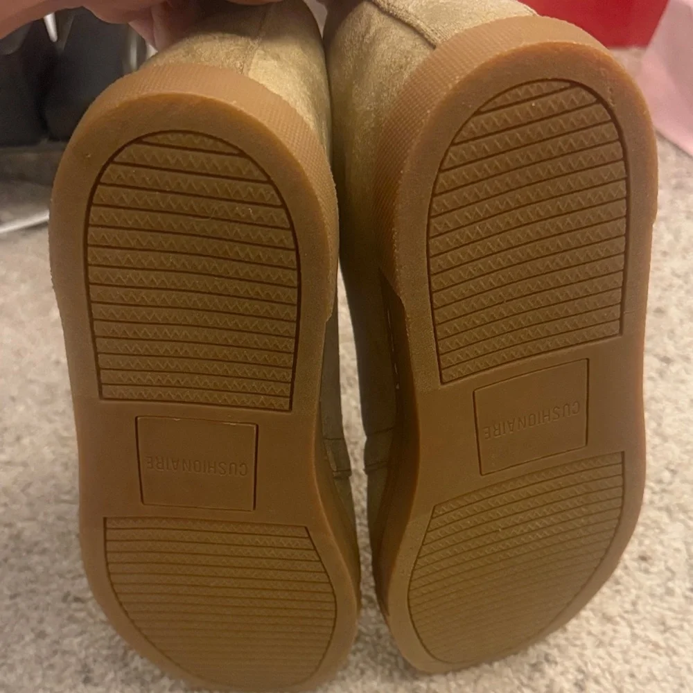 Men's Cushionaire Casual High-Top Chukkas in Tan Suede